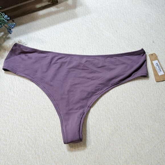NWT SKIMS THONG - Picture 1 of 5
